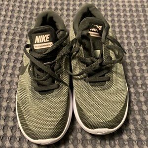 Green NIKE FlexExperience7 athletic shoes